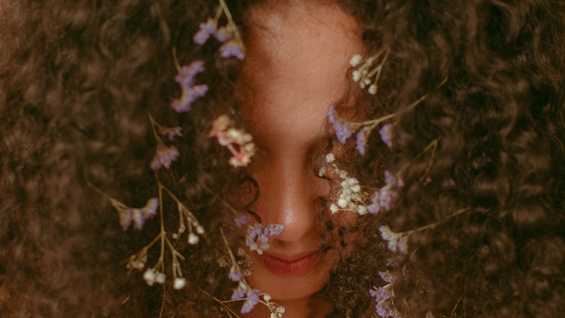 How to Choose Natural Hair Extensions in the UK for Every Hair Type?